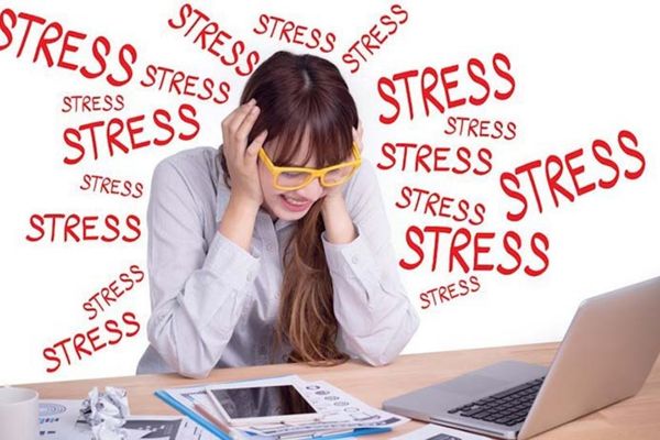 Stress, căng thăng khiến chị em trễ kinh 7 ngày nhưng thử que 1 vạch